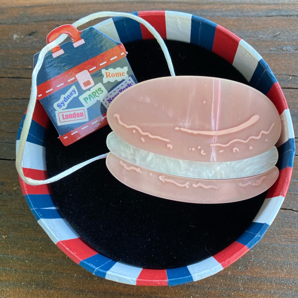 💝 ERSTWILDER PARIS HOLIDAY COLLECTION “MAGNIFIQUE MACARON” BROOCH